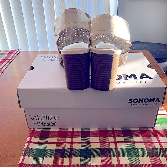 Sonoma White Heels - Picture 3 of 11